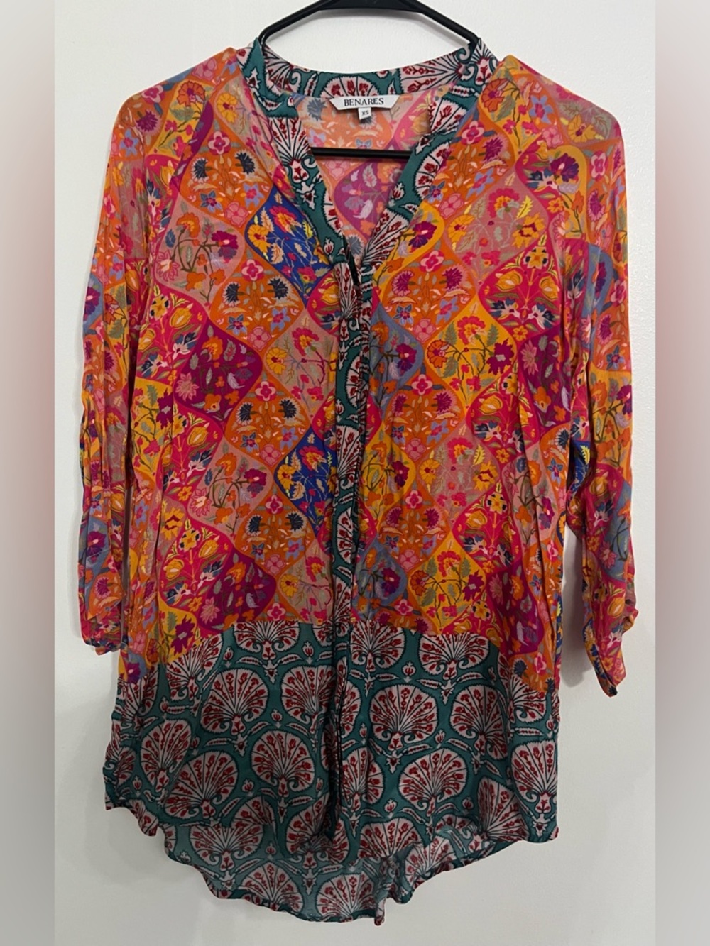 Benares Multicolor Floral Print V-Neck Blouse size XS #A3